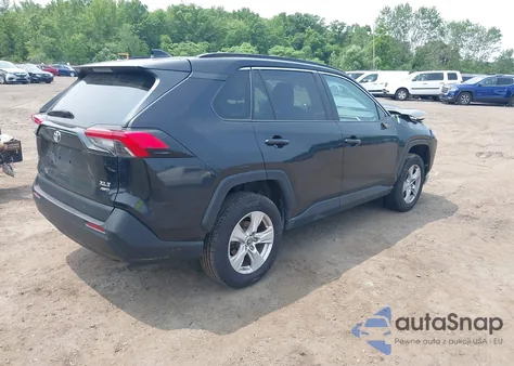 2019 Toyota Rav4 Xle z USA, uszkodzony, nr VIN 2T3P1RFV4KW033276